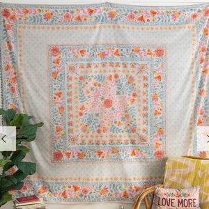 Beautiful Natural Life coverlet and 2 natural life standard size pillow shams :)